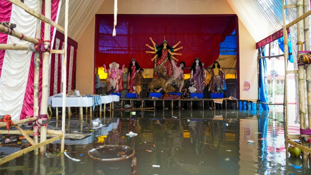 https://www.jyotishgram.com/blog/durga-puja-amidst-rain-divine-signs-or-natures-chaos/